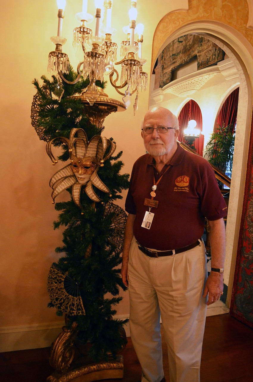 Volunteer Scott Nutter decorated the mansion with 15 others.