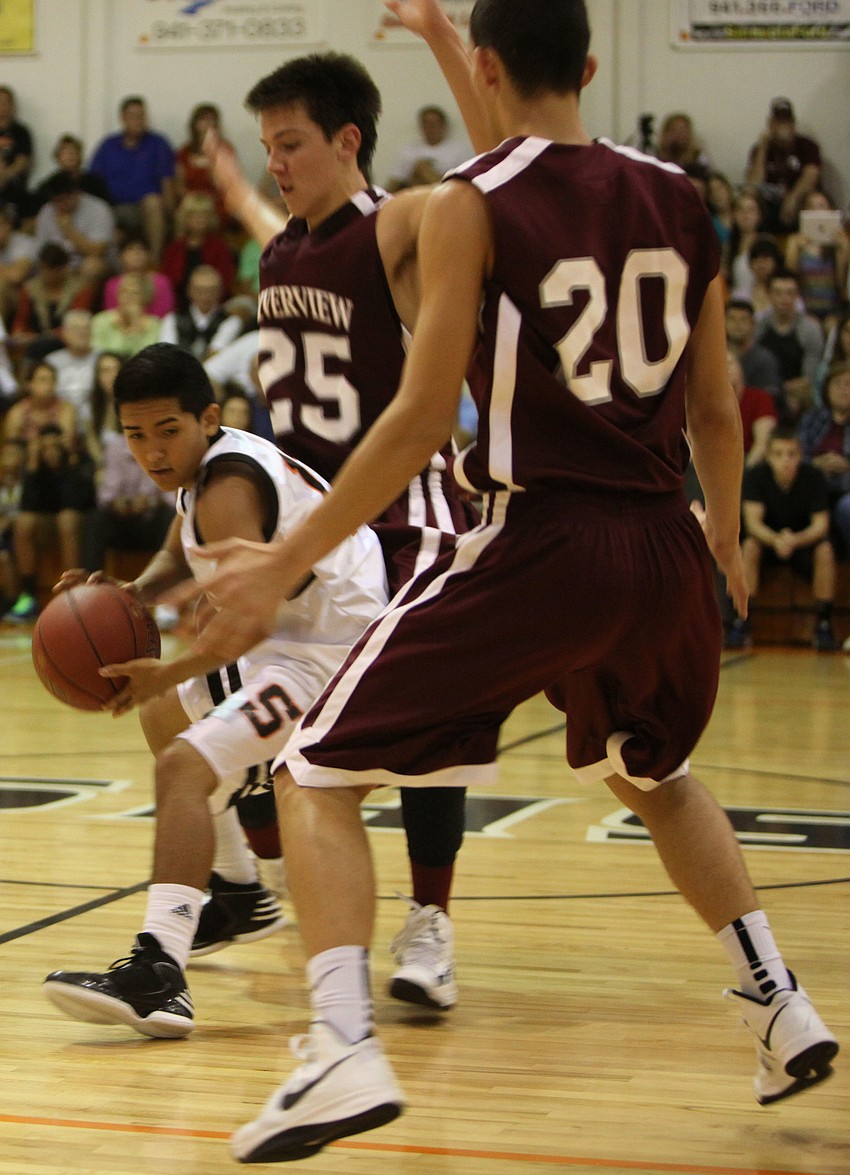 Sarasotaâ€™s Mauricio Arambula, No. 11, tries to get past Riverviewâ€™s defense.