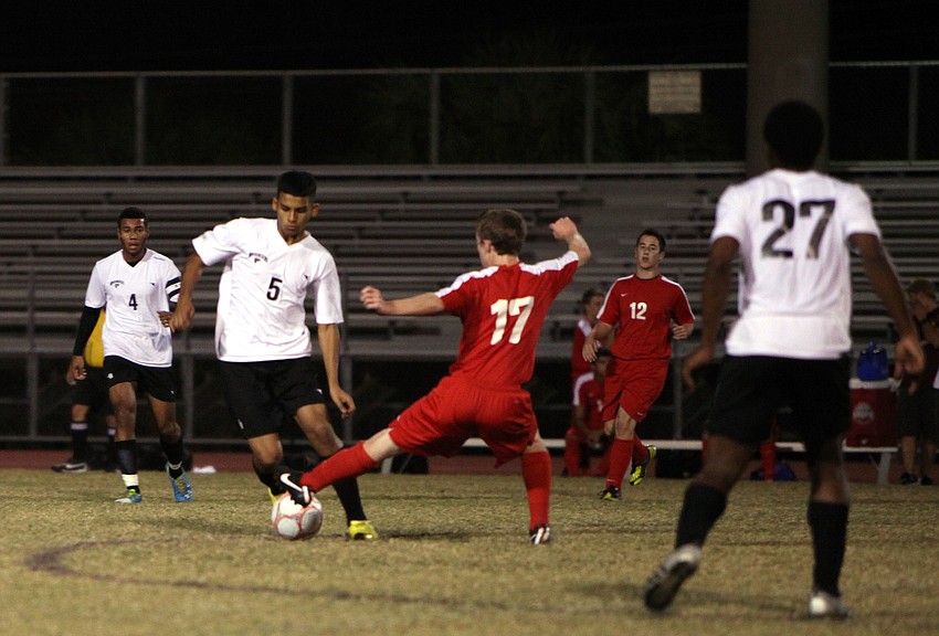 Bookerâ€™s Christian Almaraz, No. 5, and Cardinal Mooneyâ€™s Blake Young, No. 17, fight over the ball.