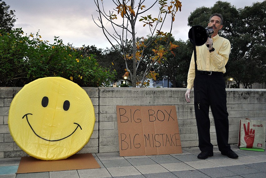 Joe Paparatto speaks to the crowd gathered at City Hall for the tar-and-feathering.