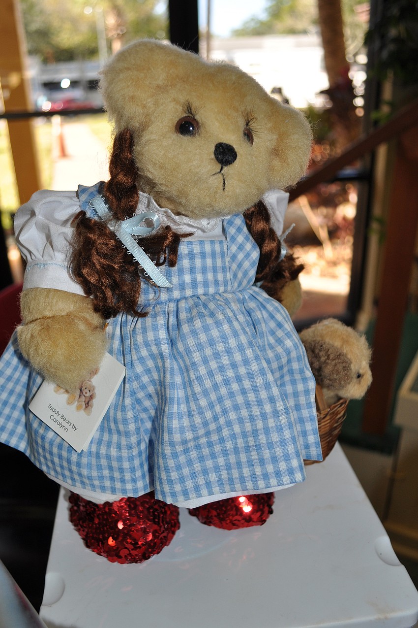 Crafter Carolynn Graslaub made this bear.