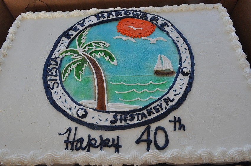 Publix Grocery Store made and decorated the cake with the logo of the store.
