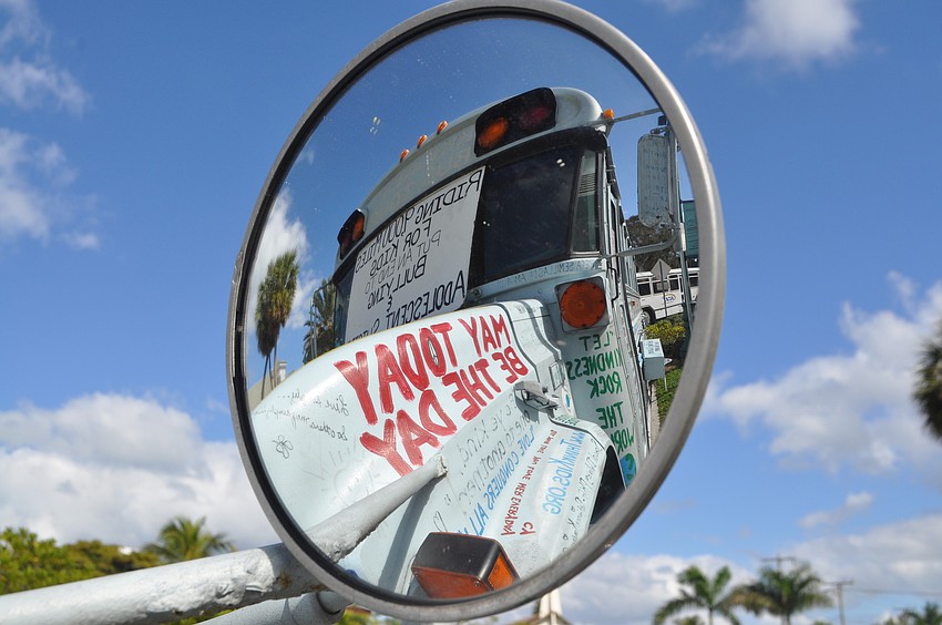 More than 400 painted a message on the bus.