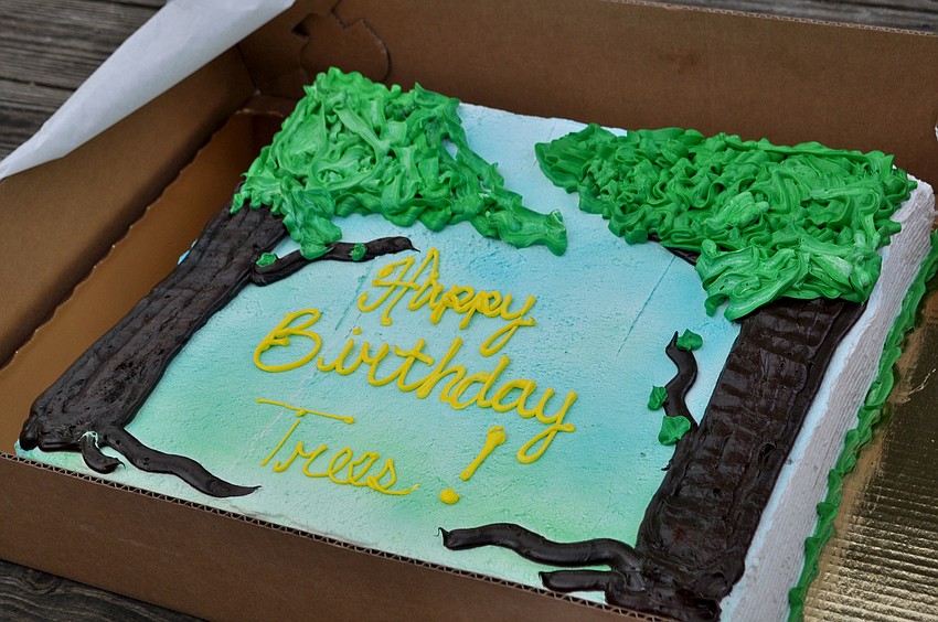 Guests ate a special cake dedicated to the trees.