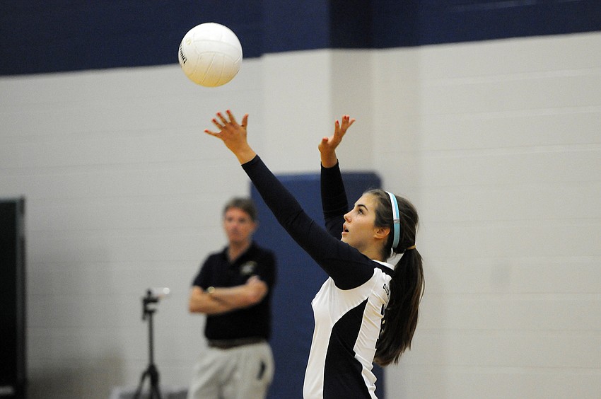 Sophomore setter Monica Costa prepares to serve the ball.