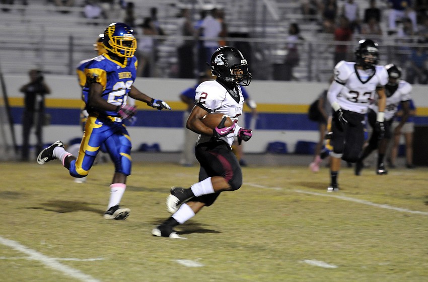 Sophomore running back Davion Banks carries the ball in the first half against Bayshore.