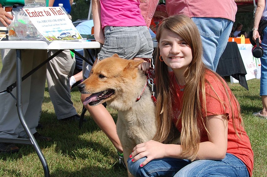 Robyn Wainwright, 12, and her dog pose for a picture.