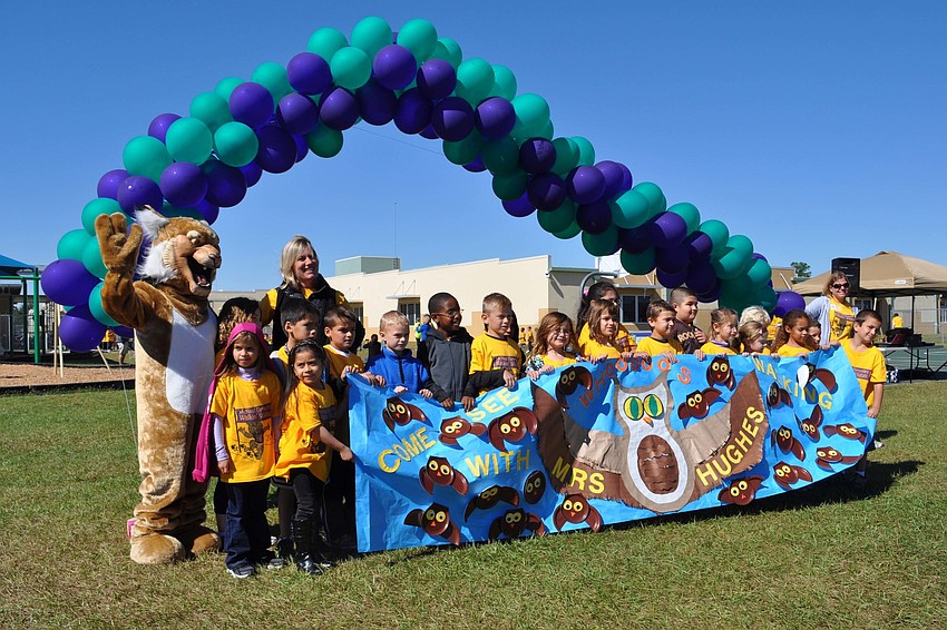 Angie Hughes' class paused for a picture before starting its walk.