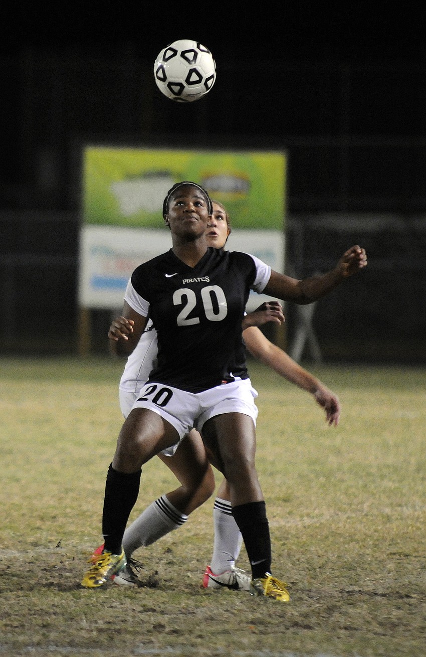 Braden Riverâ€™s Kayla Gray battles a Lakewood Ranch defender for position.