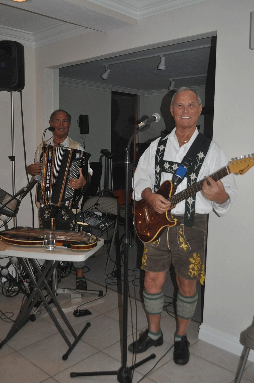 Twin brothers Sepp and Heinz Diepolder performed Bavarian music.