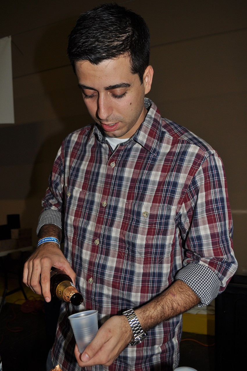 Brad Laudicina serves Vegra Modelo