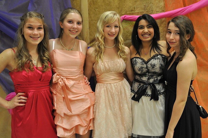 Selena Doran, Stephanie Hayes, Kirsten Whitford, Namish Lakhwani and Carolina Ruiztagle had fun at the Homecoming Dance Sept. 29.
