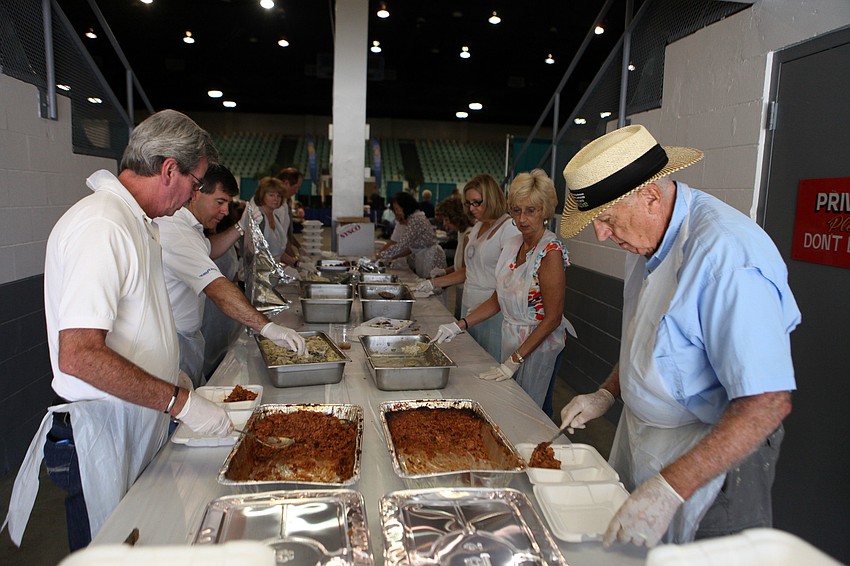 Rotarians make up boxes of food for the â€œPioneer Dayâ€ Picnic lunch.