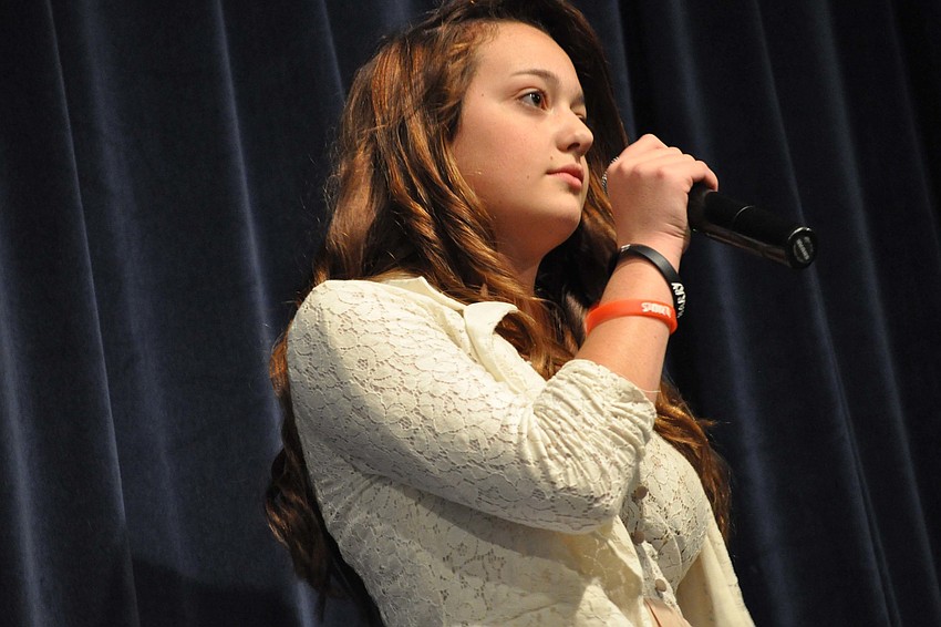 Lindsey Robertson performed the song, 