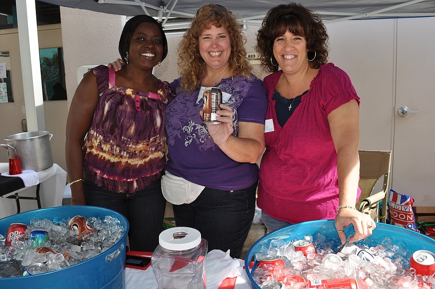 PTO moms Berta Cenac, Julie Flood and Cindy Brumbaugh sold drinks.