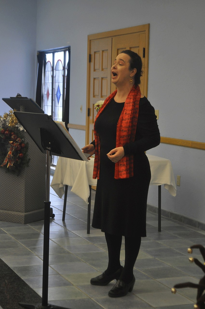 Michelle Giglio, who trained at Conservatoire National SupÃ©rieur de Musique, treated the parishioners with a performance of about a dozen classic Christmas carols, including a few in French, Spanish and German.
