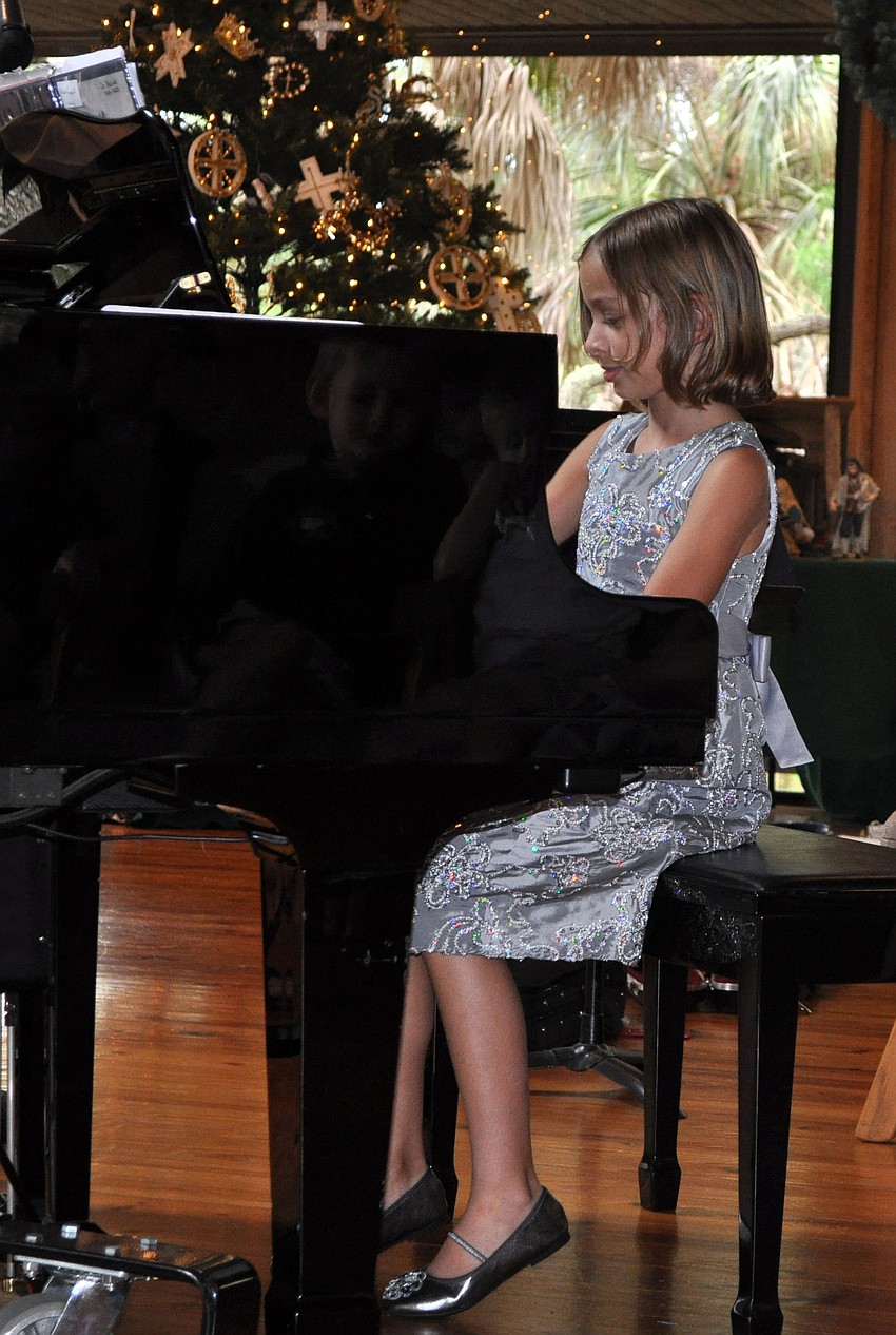 Maria Shaw plays â€œDance of the Sugarplum Fairyâ€ on the piano.