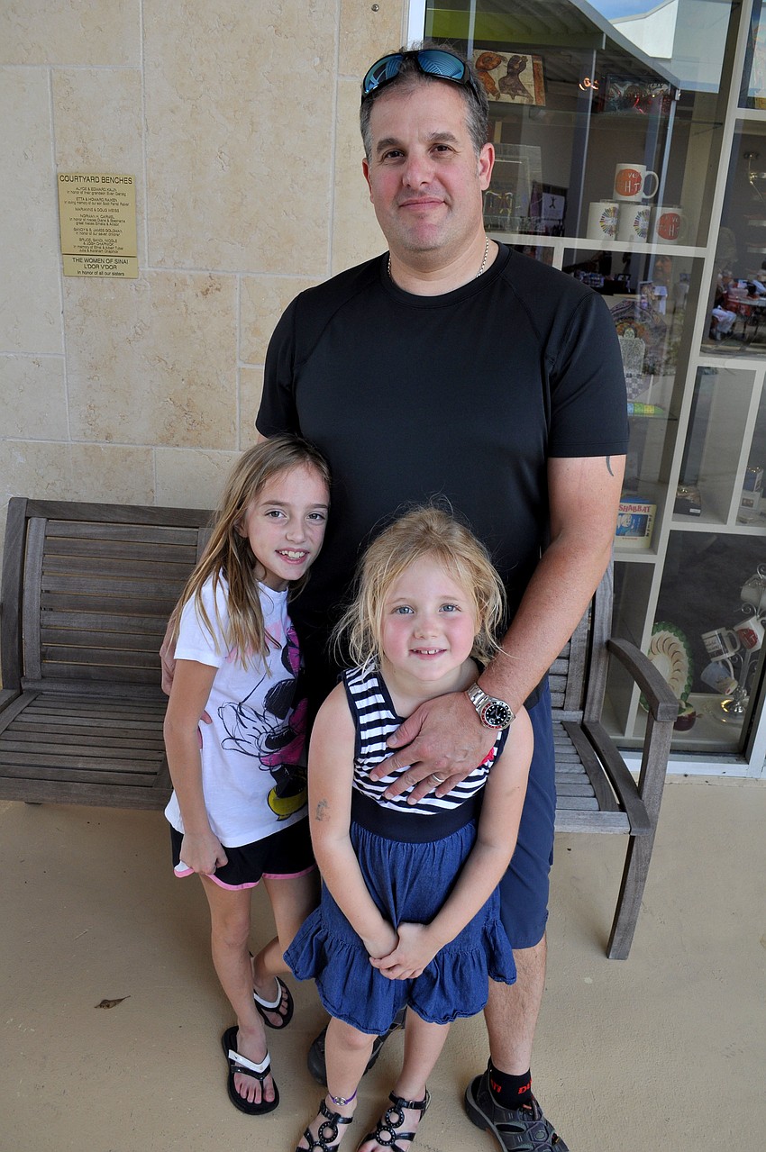 Rich Horowitz with his daughters, Sydney and Scotti.