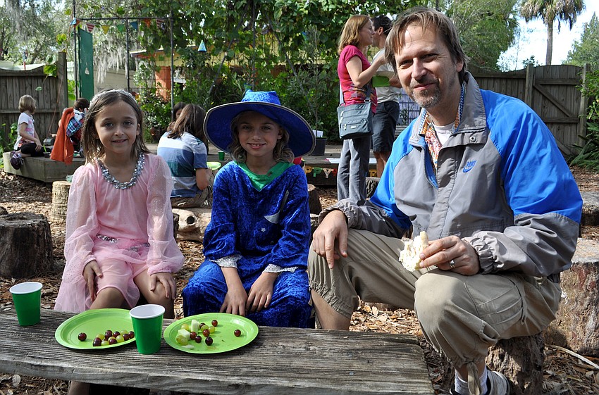 Rick Knowlton and his daughters, Hana  and Alayah