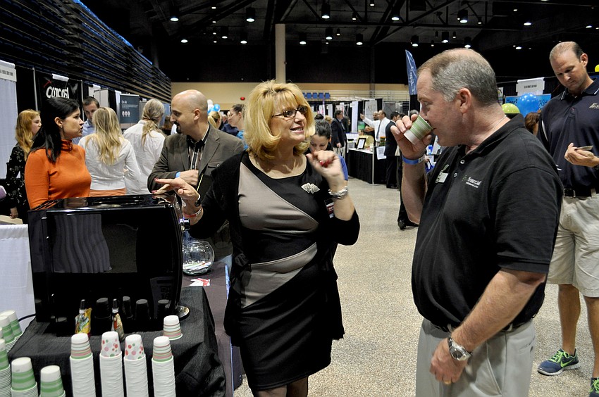 Dee Griffin demonstrates the EsÃ­o system to Tom Cofer