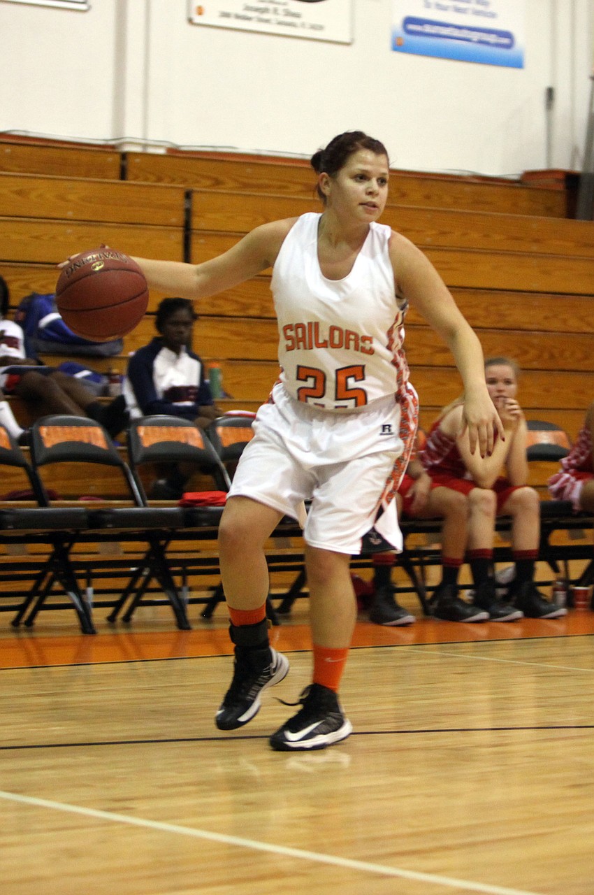 Sarah Bradtmueller, No. 25, dribbles the ball down the court.