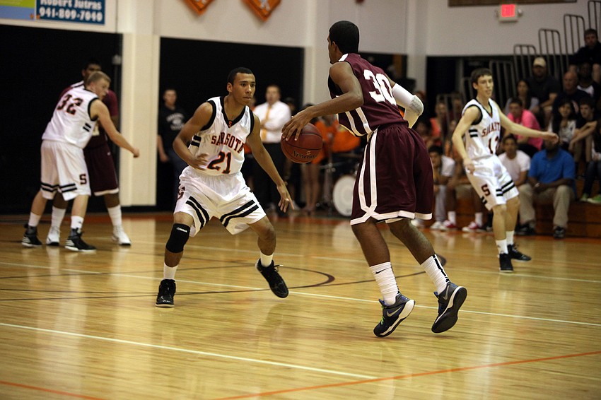 Sarasotaâ€™s Anthony Hardy-Bear, No. 21, guards Riverviewâ€™s Austin Walker, No. 30.