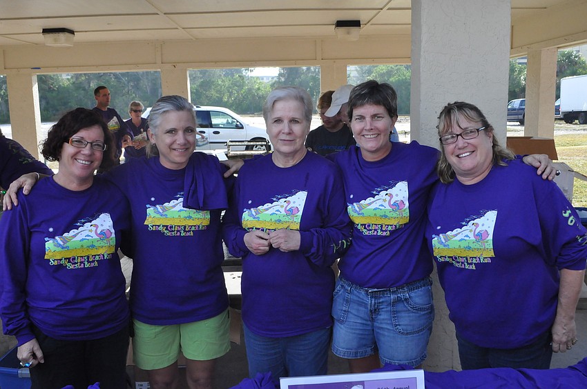 Volunteers Kathi Rader â€“ Gibson, Kim Heuberger, Kay Naismith, Kim Lance and Kathy Hilton