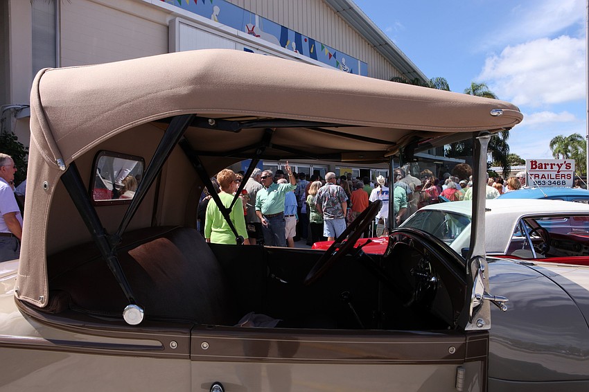 A view of the crowd waiting outside Robarts Arena Sunday, Oct. 7, to attend the 38th annual â€œPioneer Dayâ€ Picnic.