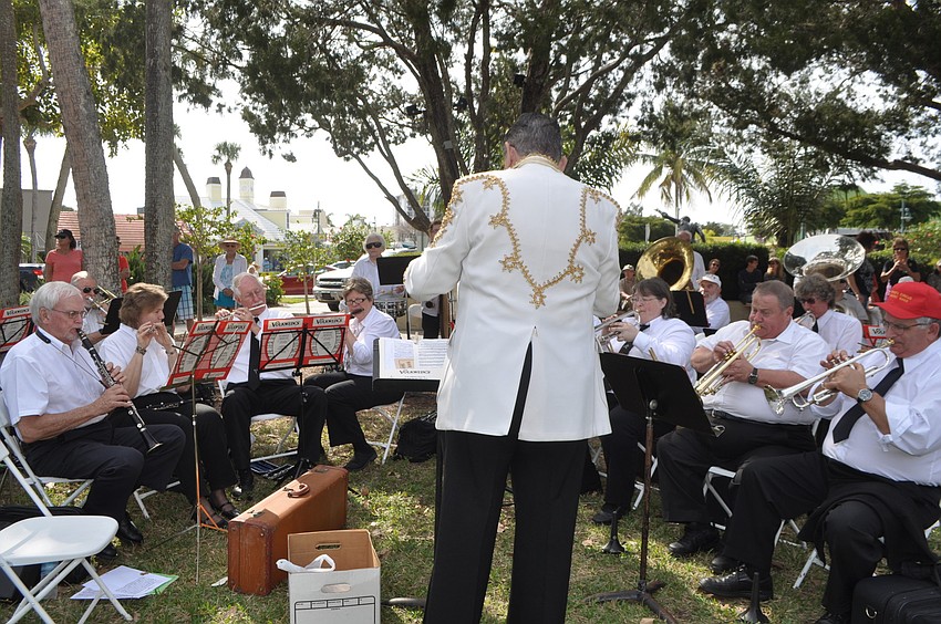 Charles Schlarbaum conducts the Sarasota Circus Concert Band.