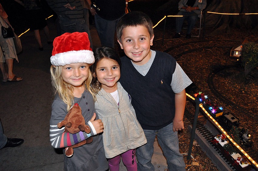 Madelyn Davies, 5, with Samantha Knispel, 5, and her brother, Nicholas, 7