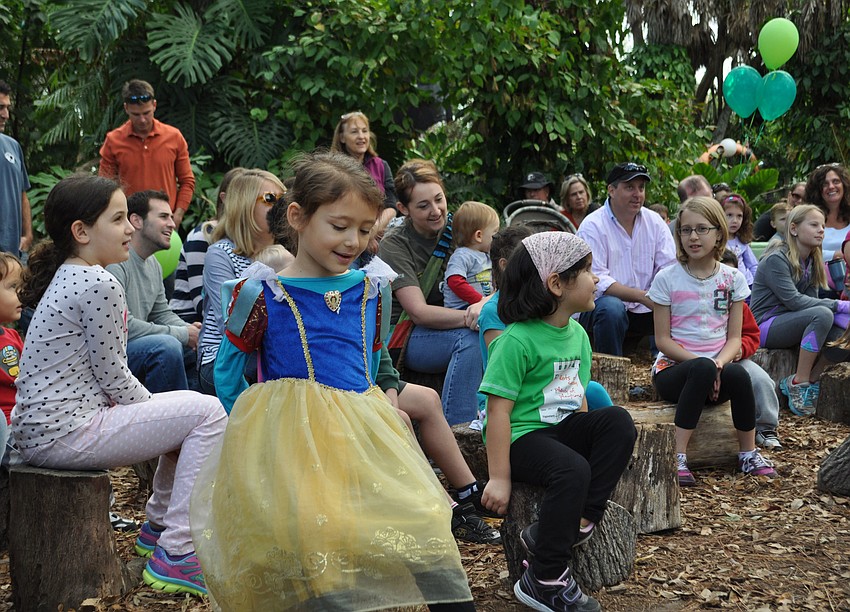 Lily Schlosberg and Simone Velez listen as Rabbi Brenner Glickman sings songs.
