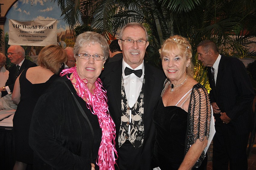 Sue and Allan Knops with Sherie LeVerone