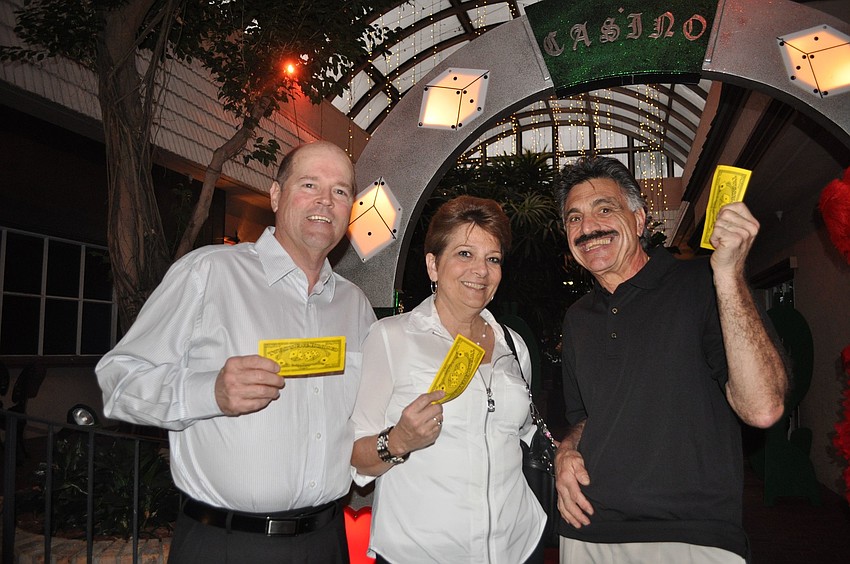Ed and Yvonne Buchanan with Louis Palma show off their fake money.