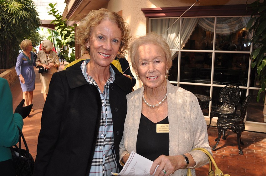 Isabelle Wright and Alma Abshier