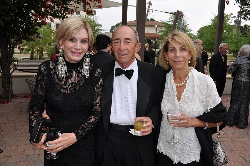 Hillary Steele with Stephen and Susie Neumer
