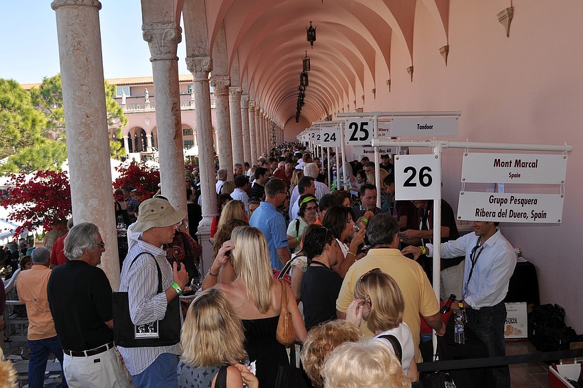 There were food and drink stations in the courtyard and in the breezeways of the museum.