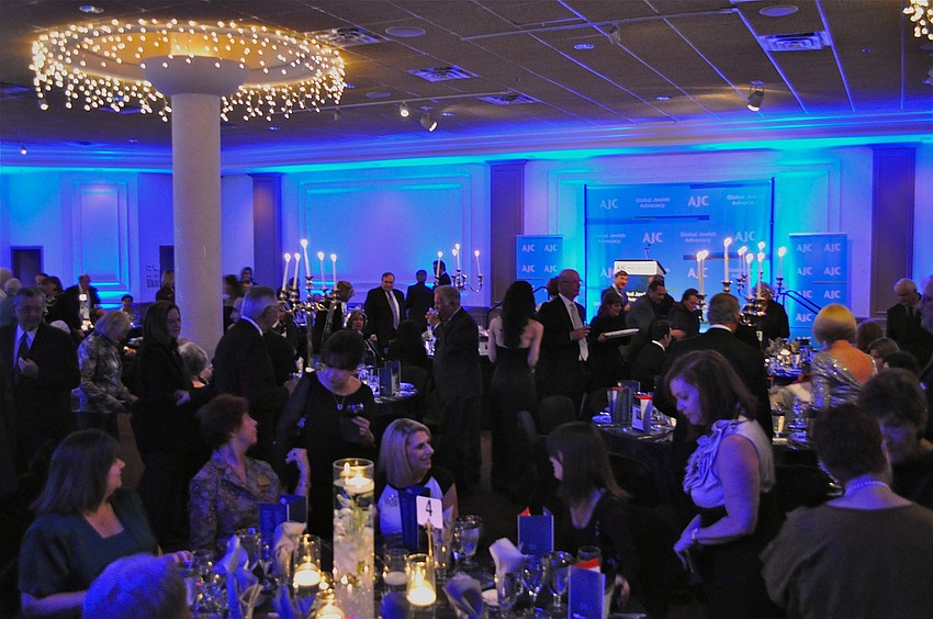 There were hundreds of people in attendance at the AJC event honoring Larry and Debbie Haspel.