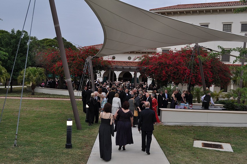 The crowd spent time mingling and chatting with other before the performance and dinner portion of the evening.