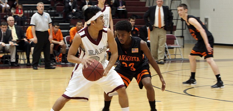 Sarasotaâ€™s Dakota Cotner, No. 23 guards Riverviewâ€™s Jason Torreno, No. 24.
