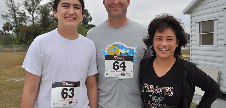 Michael Bennett ran with his parents, Trey and Arlene Bennett.