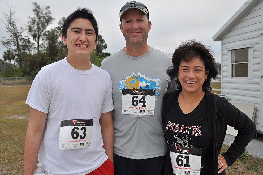 Michael Bennett ran with his parents, Trey and Arlene Bennett.