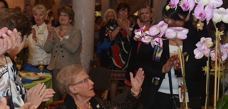 Bea Friedman blows kisses in gratitude to lunch goers for their standing ovation for her Guardian of Israel award.