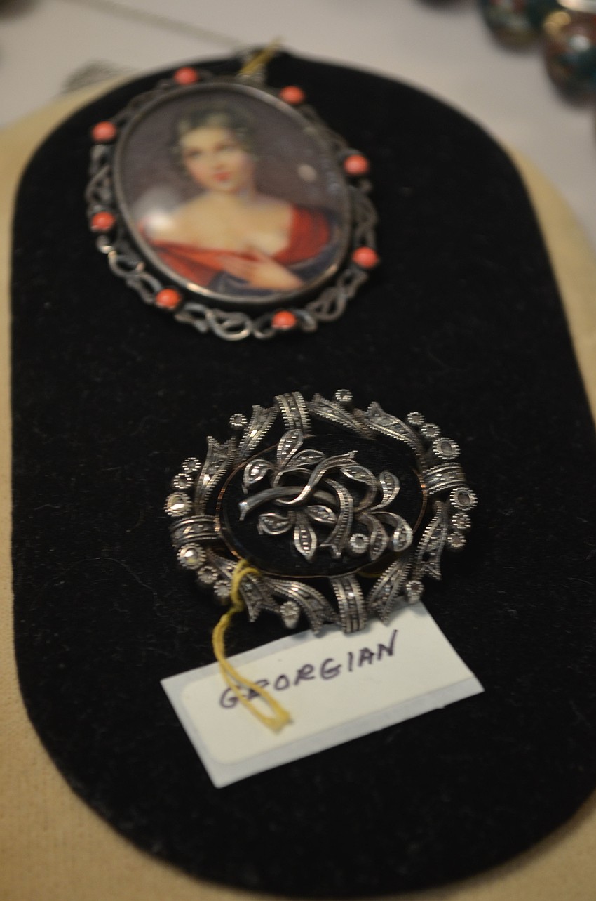 Hope Antiques sold antique jewelry.