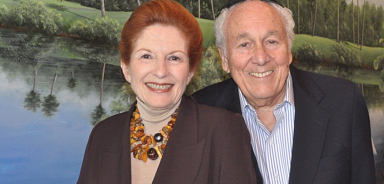 Roz Goldberg and Alan Bandler led the Seder.
