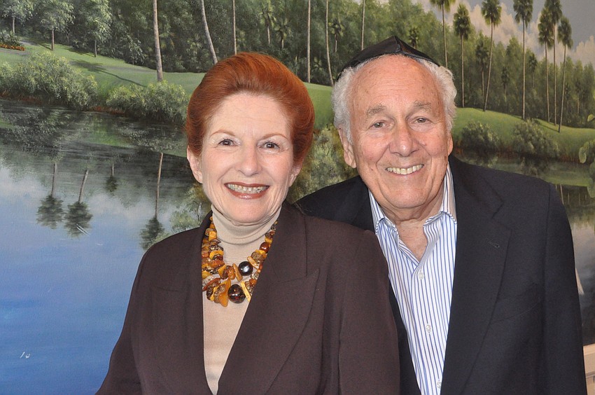 Roz Goldberg and Alan Bandler led the Seder.