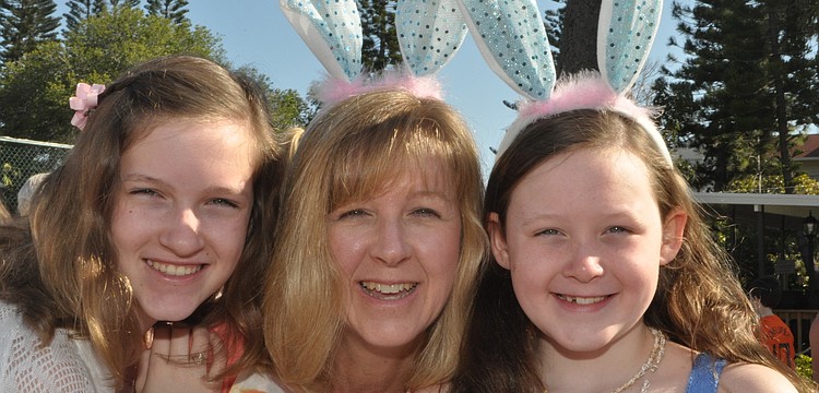 Alice, 13, Elizabeth and Cara Oates, 9