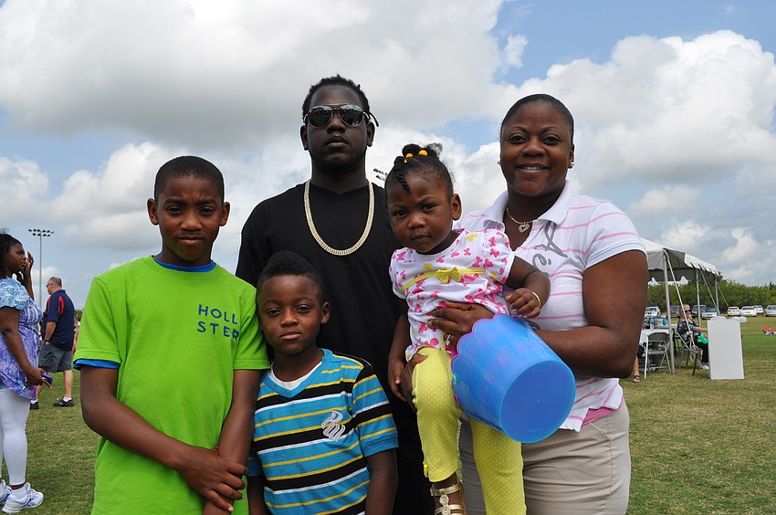 Dâ€™Andre and Andrew Dixon with Albert, Alishia and Sumiyah Thomas