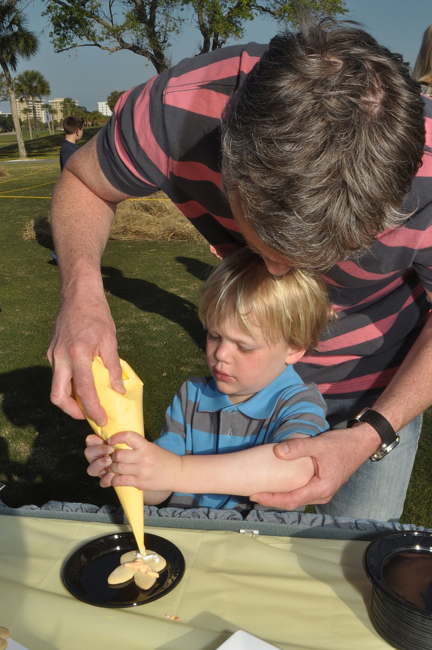 Tim and Kit Townhill, 4, decorate a cookie.
