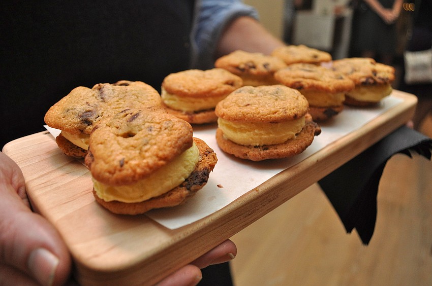 A made-to-order customizable ice-cream sandwich