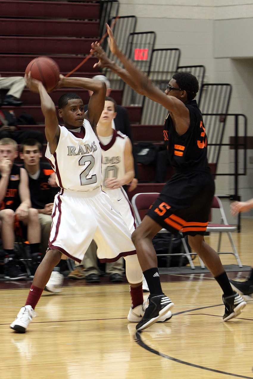 Sarasotaâ€™s Shaquese Johnson, No. 31, tries to stop Riverviewâ€™s Travis Mays, No. 2, from passing the ball.